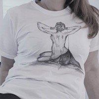 Aurora_T-shirt_girocollo_indossata